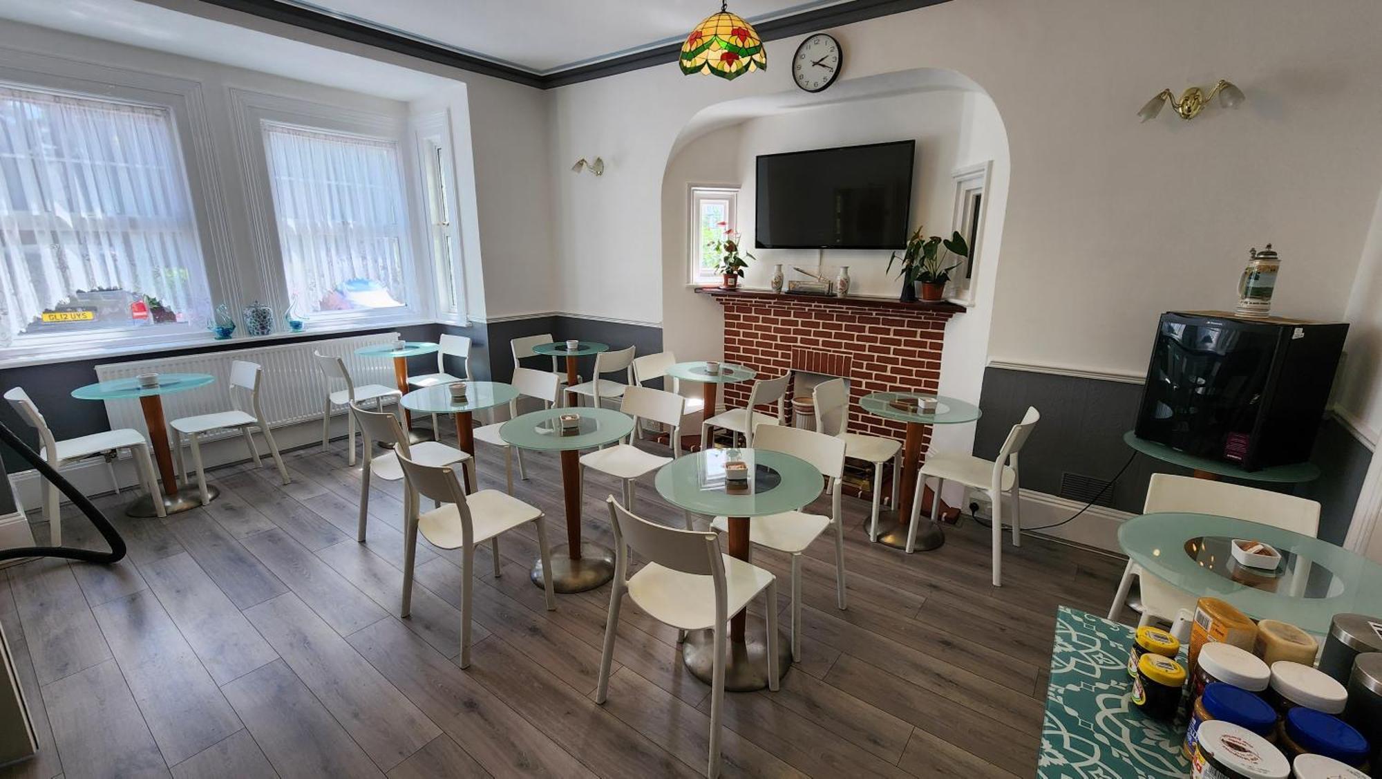 Gatwick Castle B&B Horley Ngoại thất bức ảnh